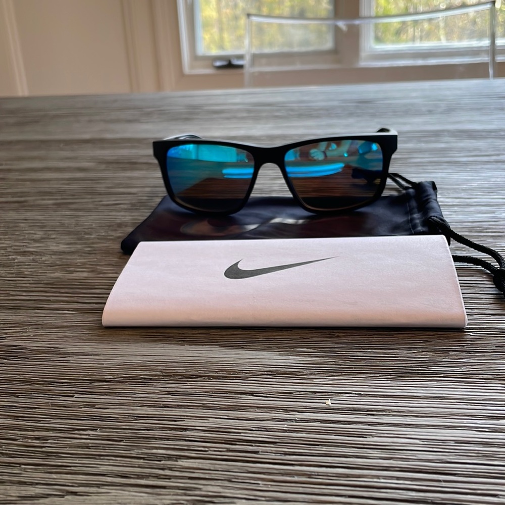 Nike Cruiser sunglasses evo 834 black frame. Blue lenses
